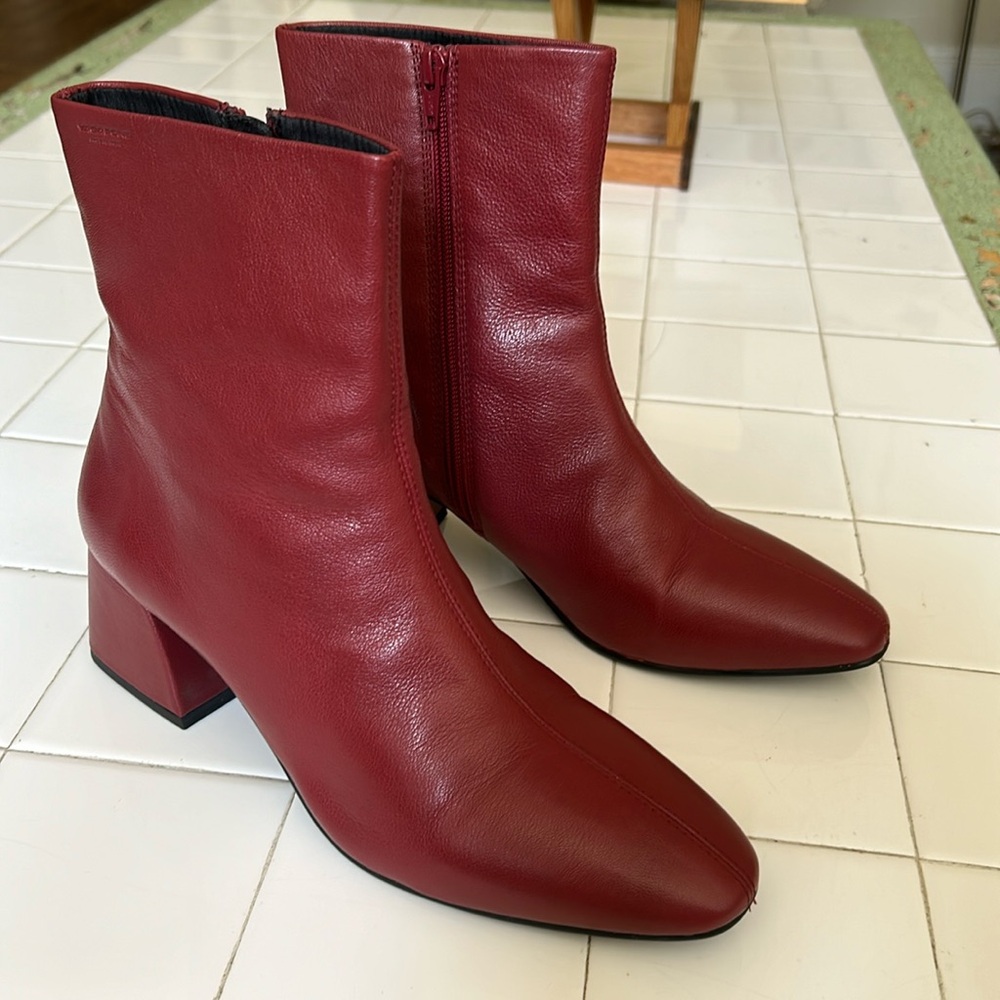 Woman Vagabond Shoemaker "Alice" Deep Red Leather Boots in Size 41